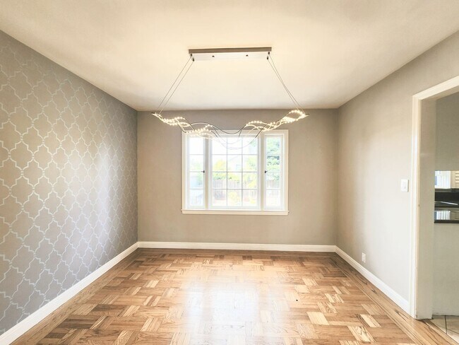 Building Photo - Two bed house in San Mateo