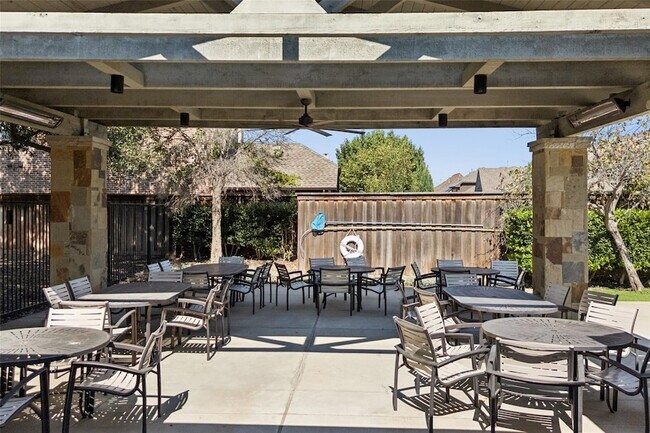 Building Photo - 7721 Shackelford Dr
