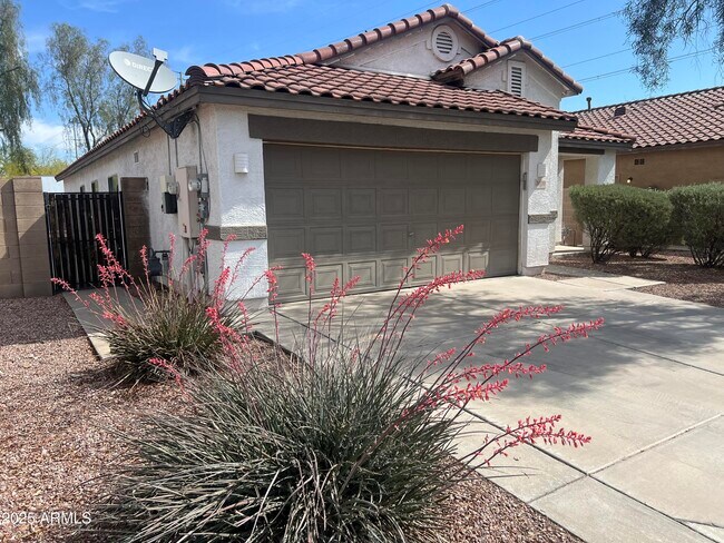 Building Photo - 3020 W Red Fox Rd