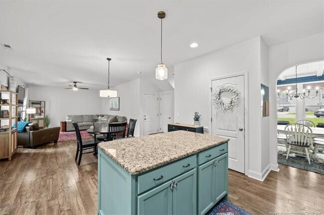 Building Photo - 400 Everest Ct