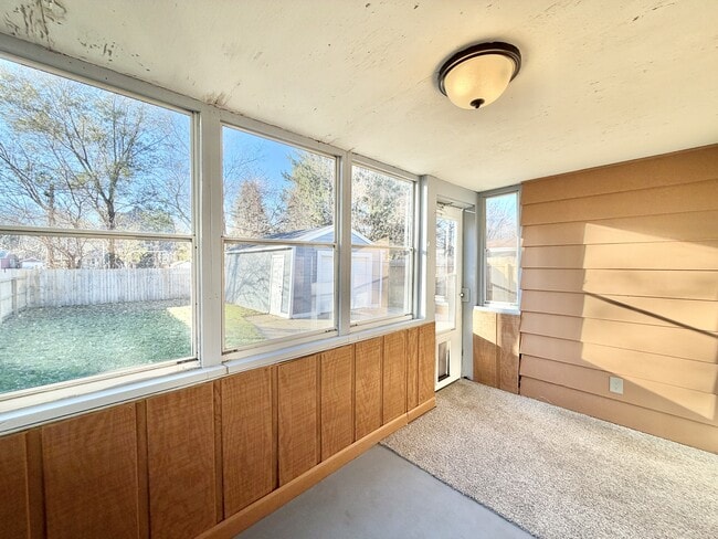 Building Photo - 1616 Dewey Ave