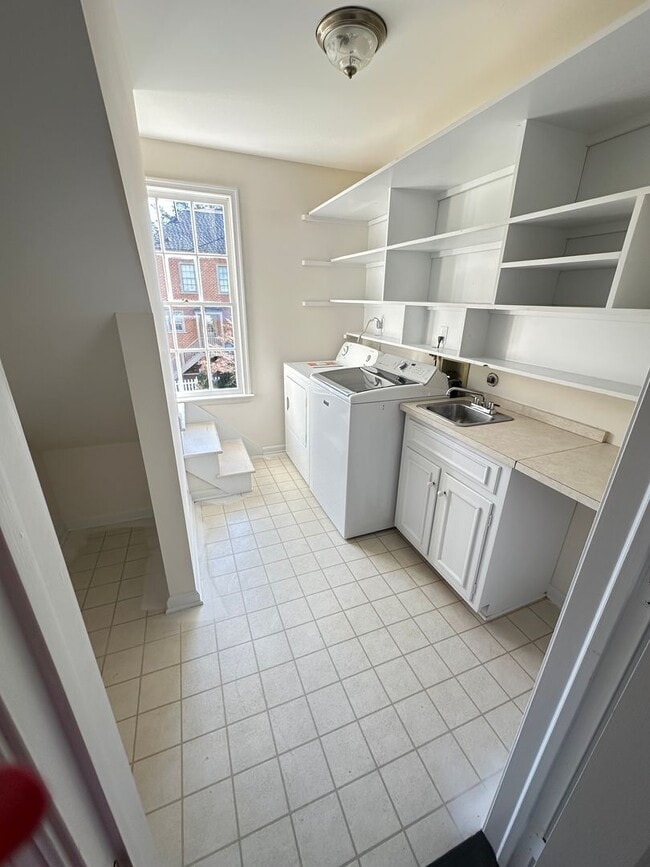 Building Photo - 503 Newport Ave