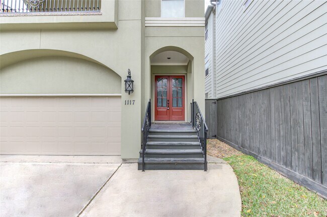Building Photo - 1117 W 18th St