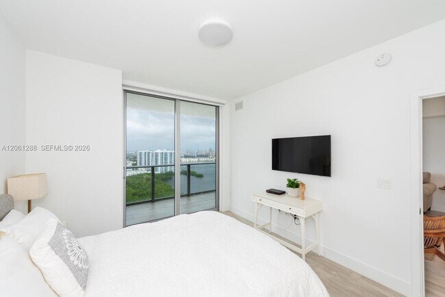 Building Photo - 16385 Biscayne Blvd