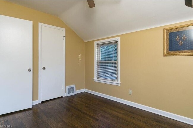 Building Photo - 31011 Carlton Dr