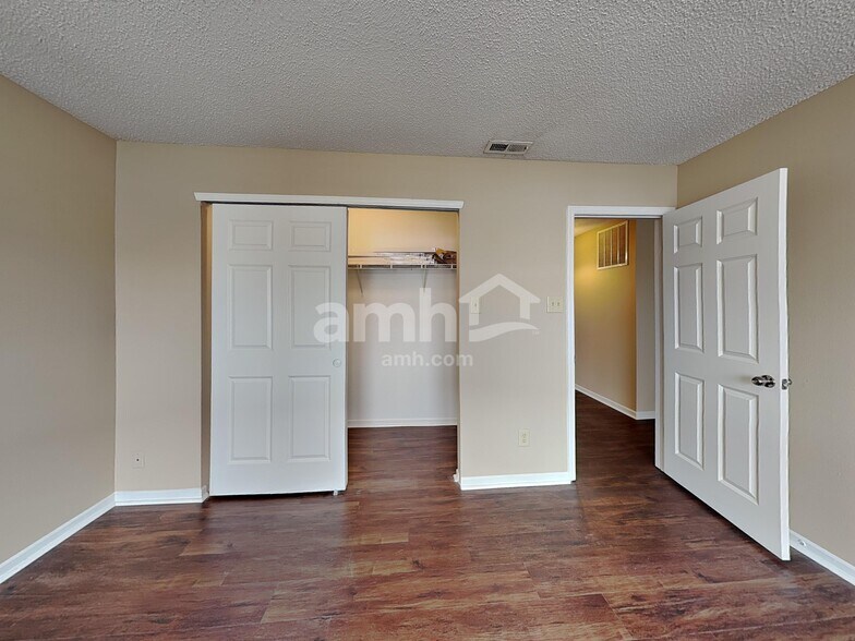 Building Photo - 936 Shenandoah Way