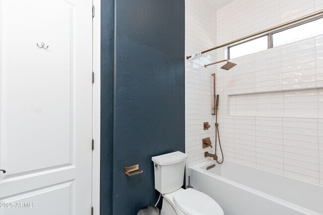 Building Photo - 2310 W Sienna Bouquet Pl