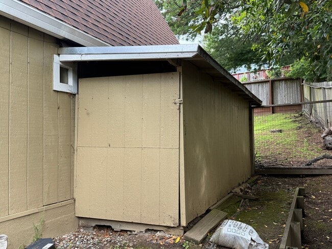 Building Photo - 534 Northern Ave