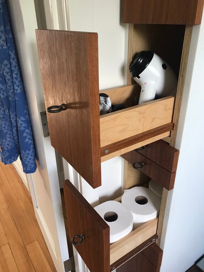 Building Photo - 2215 Dahl Ln