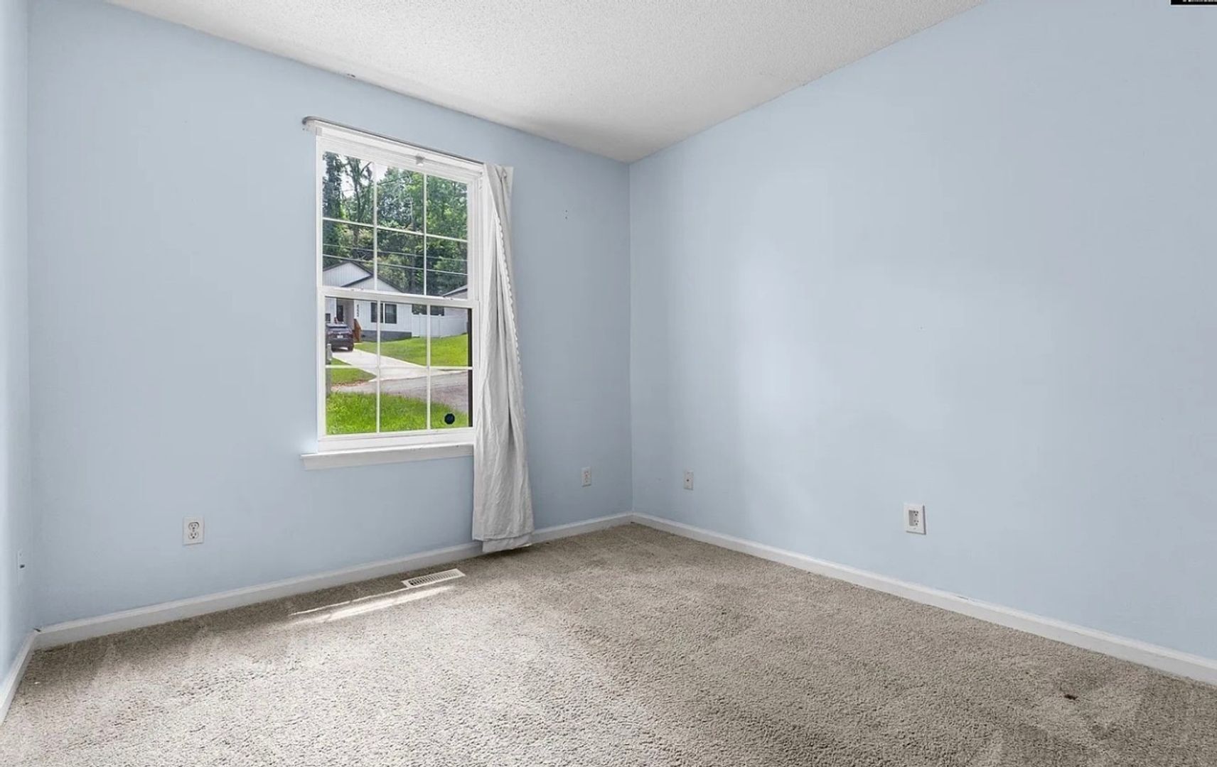 Building Photo - 4223 Woodridge Dr