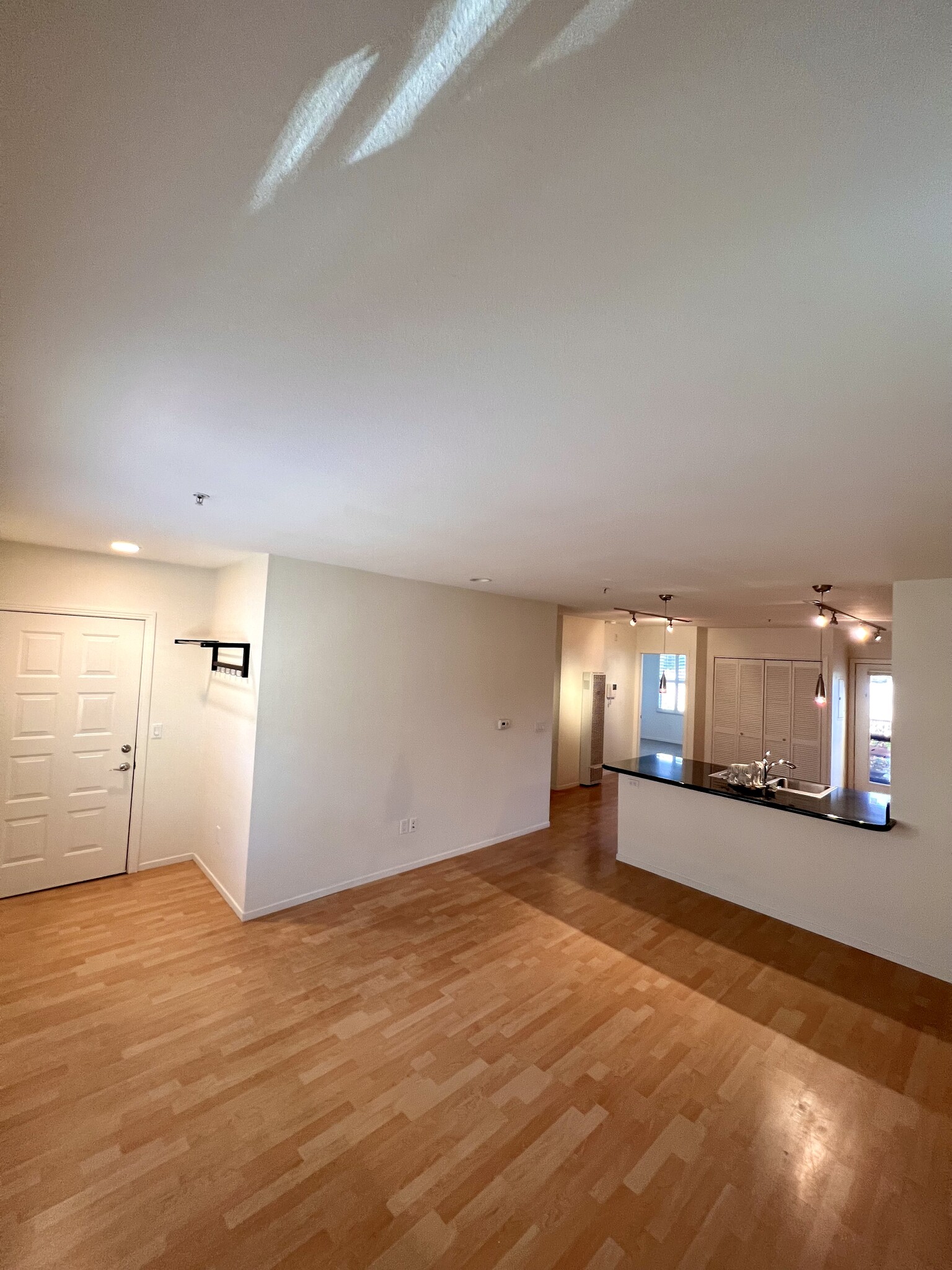 Building Photo - 285 N Ventura Ave