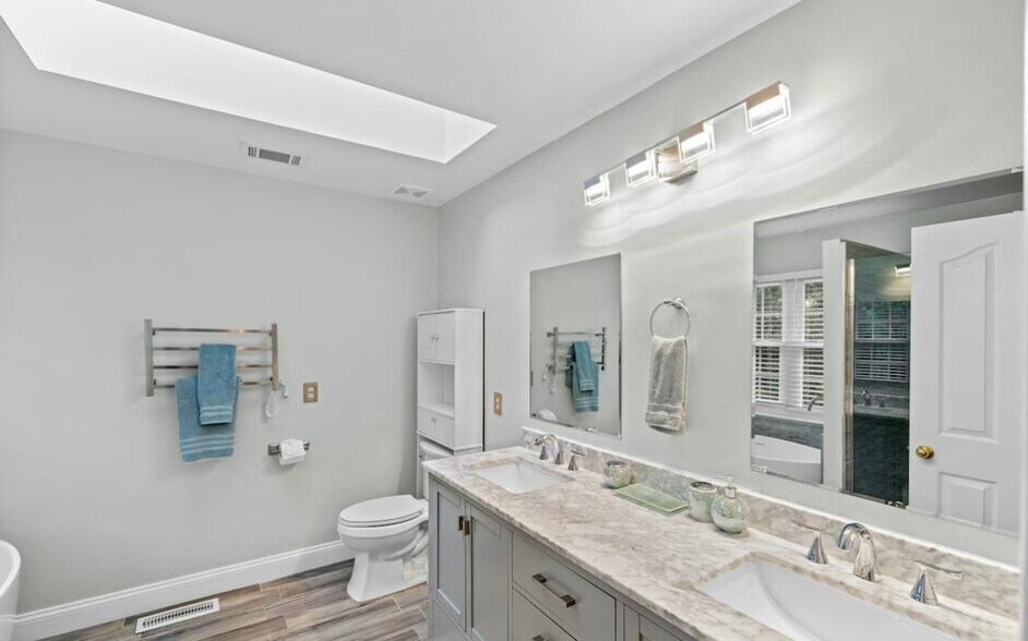 Building Photo - 5714 Silk Tree Dr