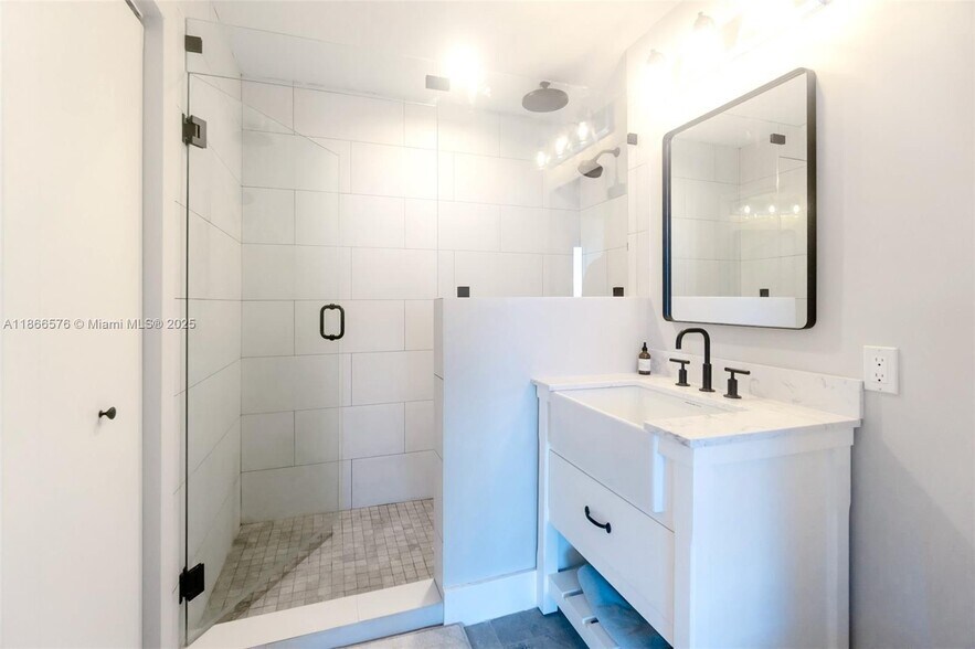 Building Photo - 60 SW 13th St