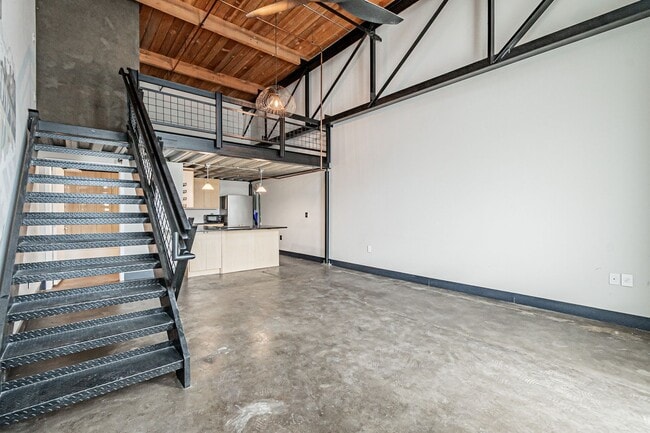 Building Photo - Industrial 1BD, 1BA Loft in Arts District ...