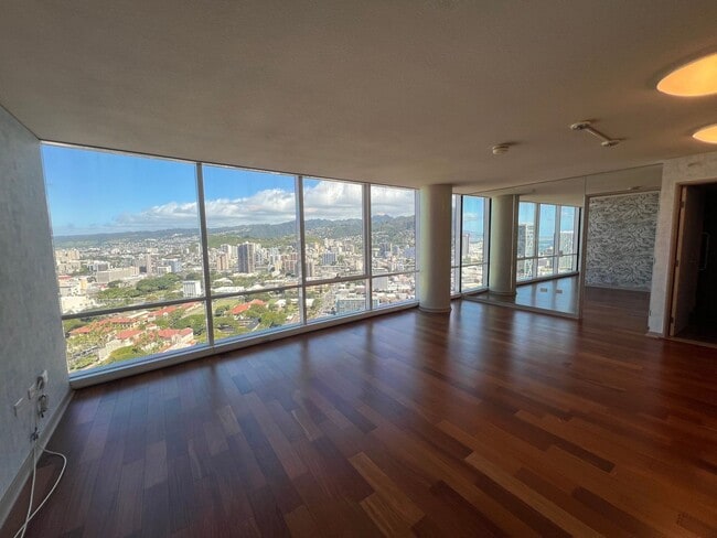 Building Photo - Moana Pacific, High rise 44th floor spacious 1 bedroom/1 bathroom