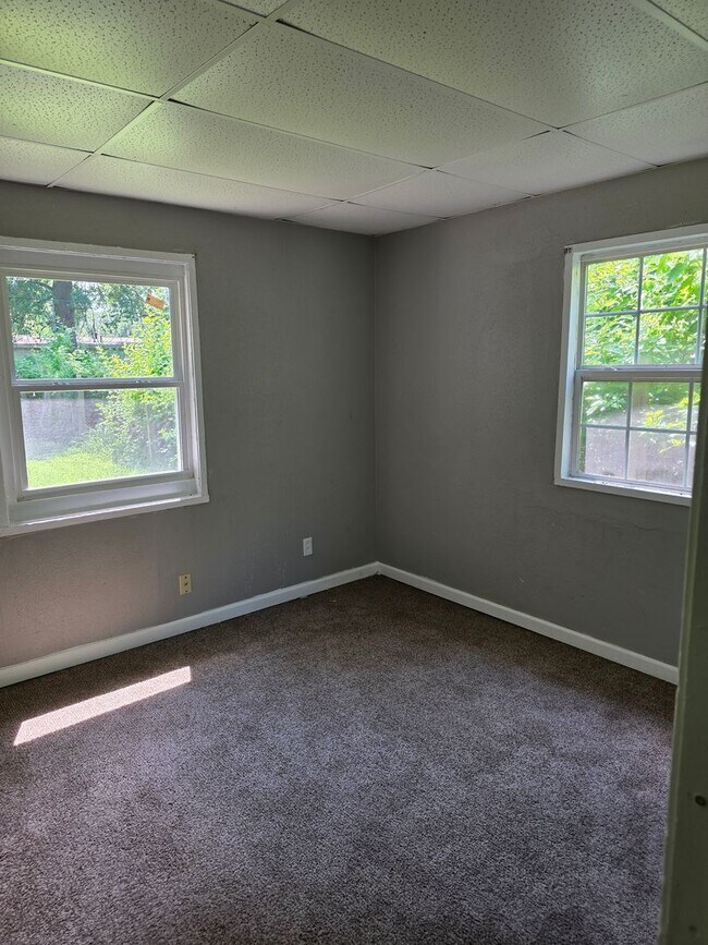 Building Photo - Nice 3BD/1BA