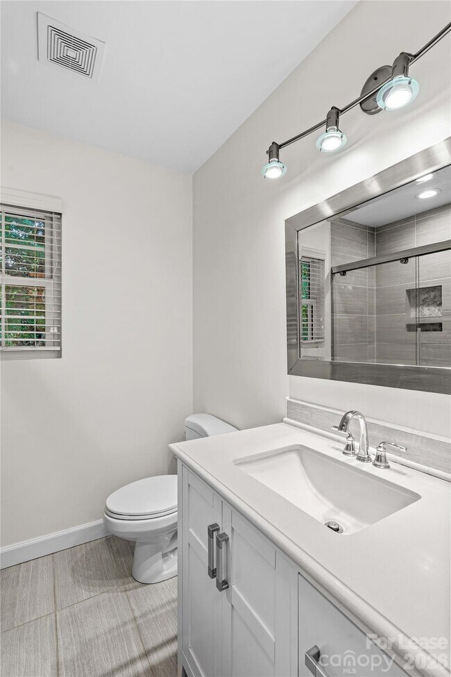 Building Photo - 5020 Fox Hollow Dr