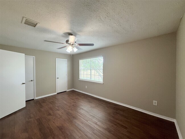 Building Photo - 12875 High Star Dr