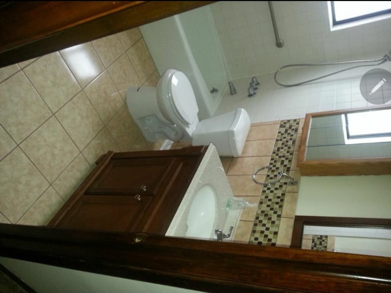 Building Photo - 206 Mead St