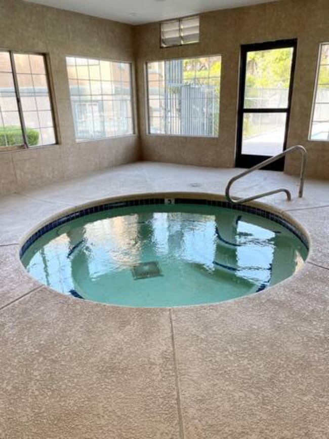 Building Photo - 211 Mission Laguna Ln