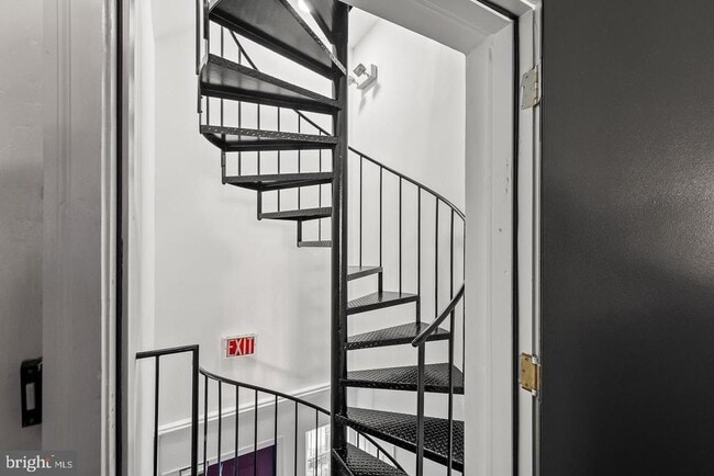 Building Photo - 1527 N Colonial Terrace