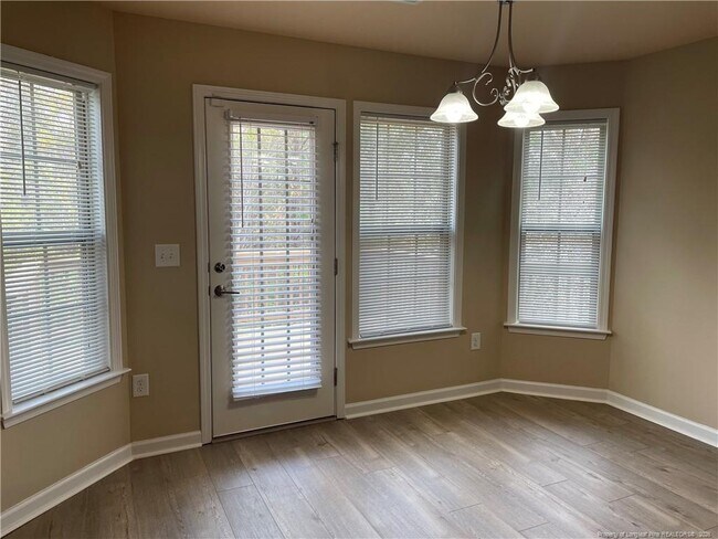 Building Photo - 42 Expedition Dr