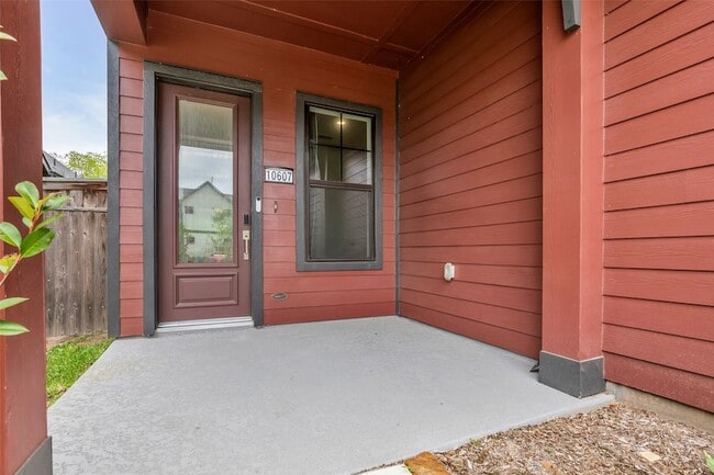 Building Photo - 10607 Katherine Lk Dr
