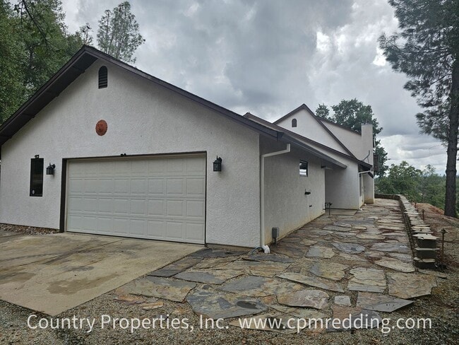 Building Photo - Price Reduced! Amazing Short-Term Housing Opportunity in a Custom 4-Bedroom House!
