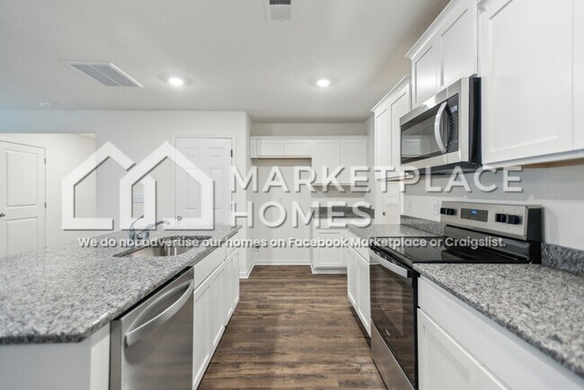 Building Photo - 2025 Southwood Cir