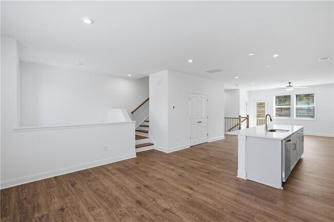 Building Photo - 376 Sunset Holw St