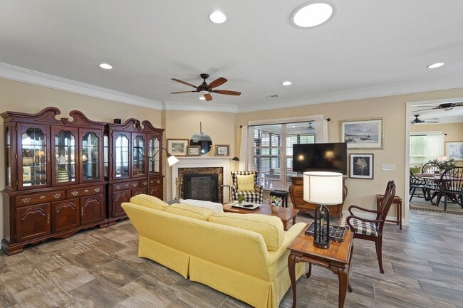 Building Photo - Charming 2-Bedroom Retreat with 2 Baths in the Heart of Sun City - Spacious 2141 Sq Ft!