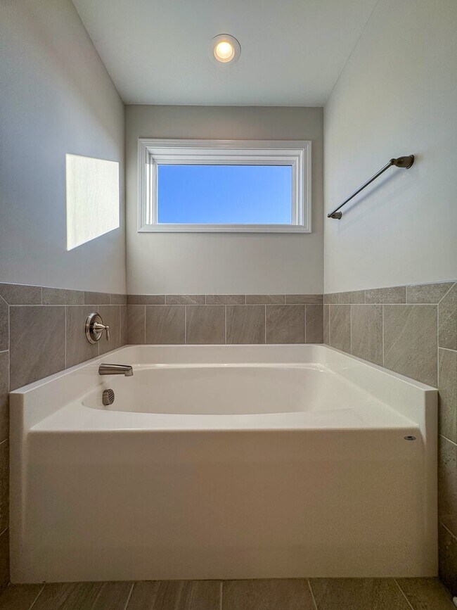 Building Photo - Stunning 4 Bed Home with Fenced Backyard