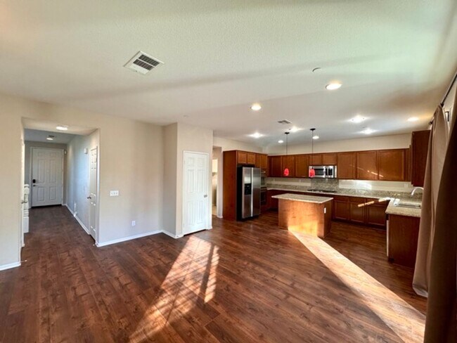 Building Photo - Beautiful Redhawk home located directly ac...