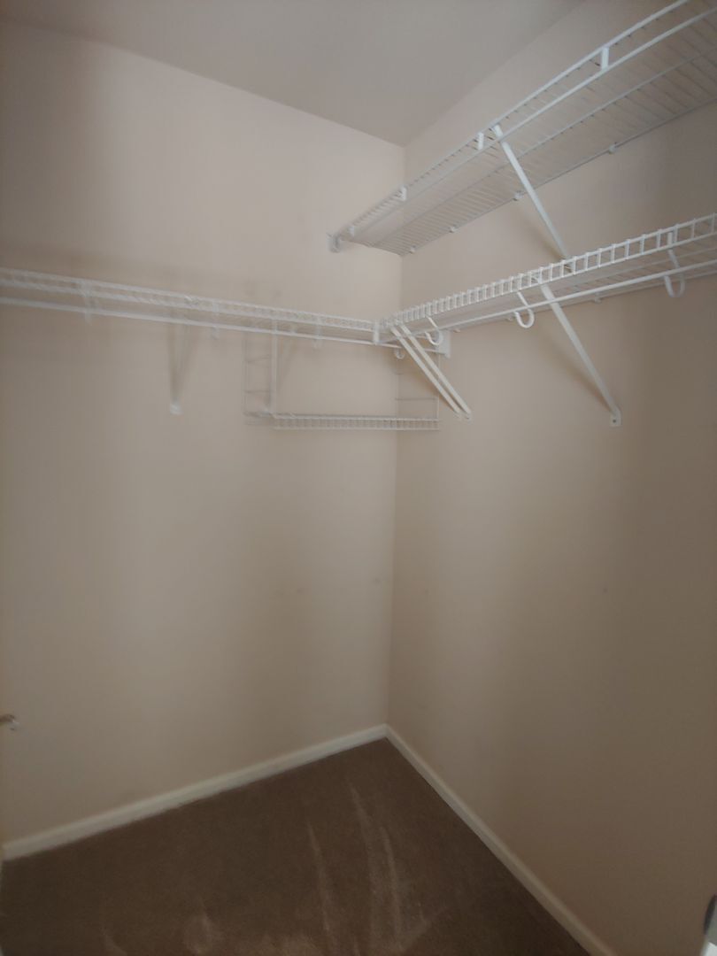 Building Photo - 392 Montgomery Dr