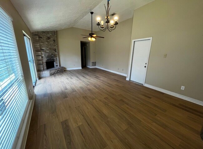 Building Photo - 11011 Crenchrus Ct