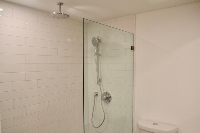 Building Photo - 322 Lowell St