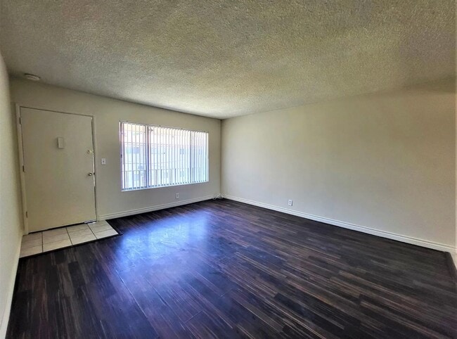 Building Photo - LB1702 (lease only)