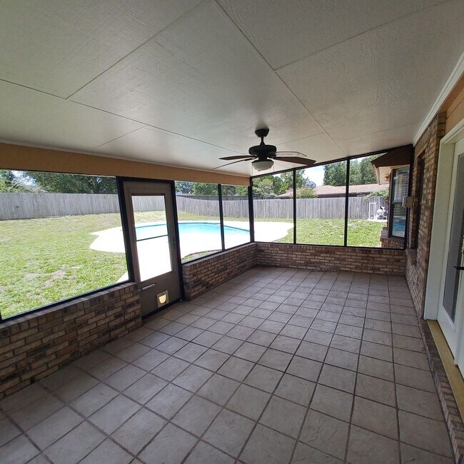 Building Photo - 2295 Foxwood Dr