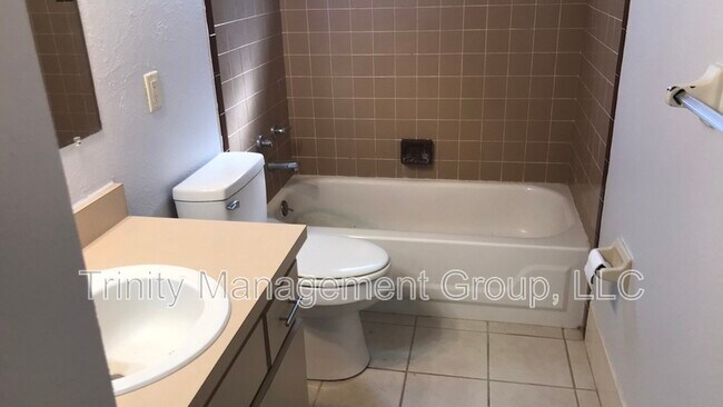 Building Photo - 2240 NE 39th St