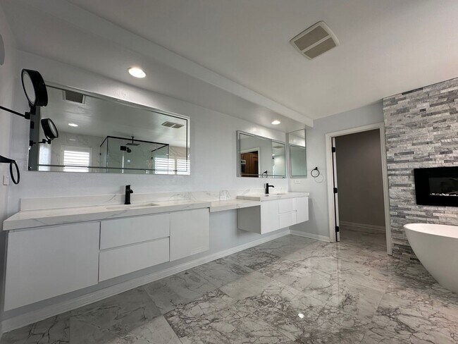 Building Photo - Exquisite Vina Del Mar home in Spanish Hills