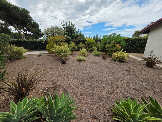 Building Photo - SPACIOUS 4BD/2BA WITH GARAGE, LAUNDRY AND ...