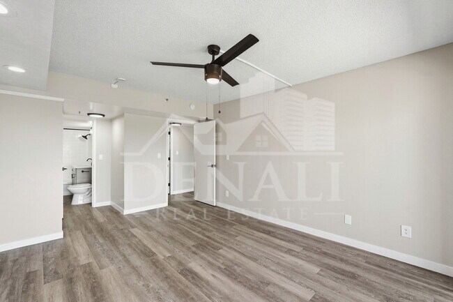 Building Photo - 425 W Paseo Redondo