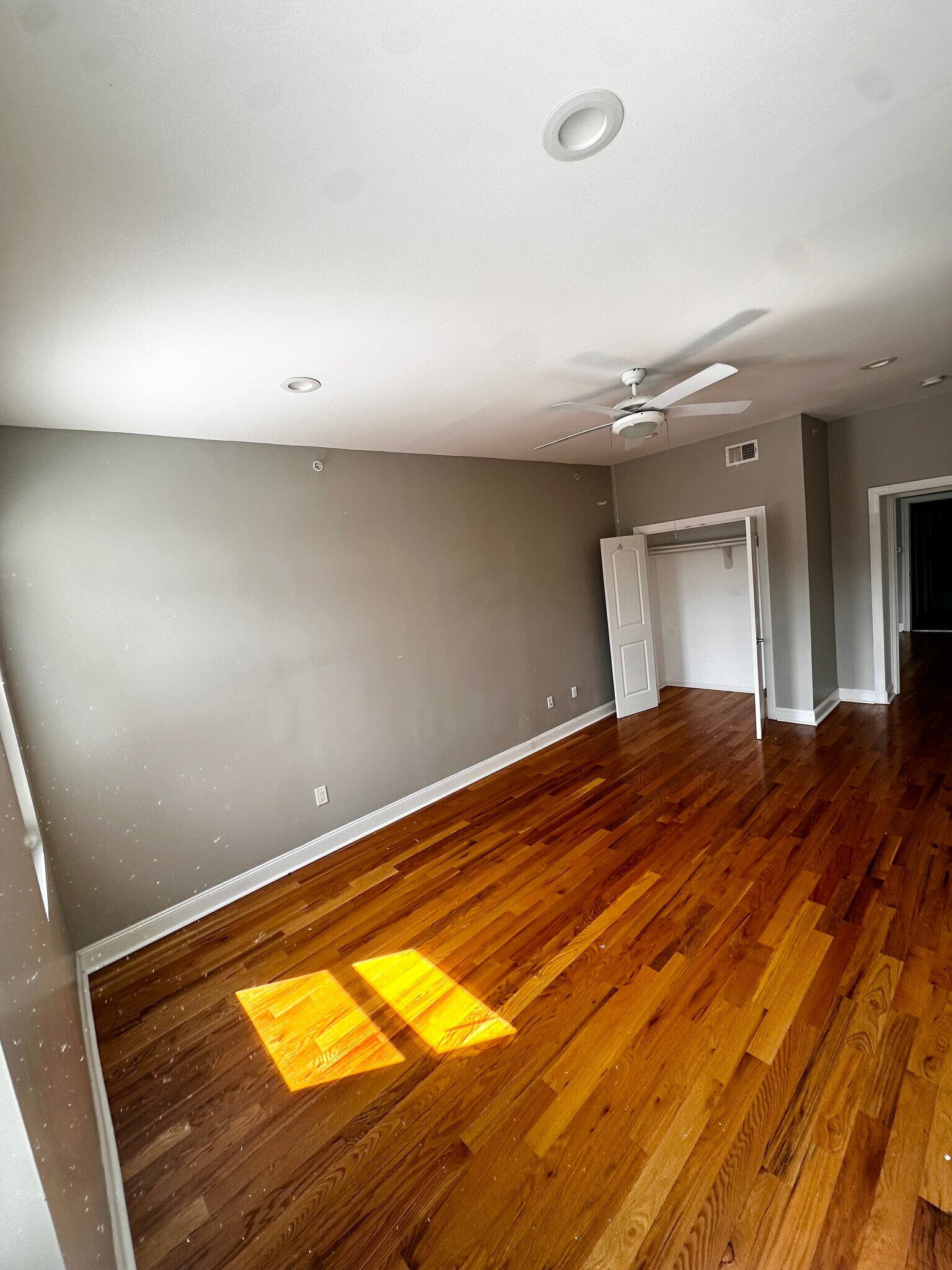 Building Photo - 384 Fairview Ave