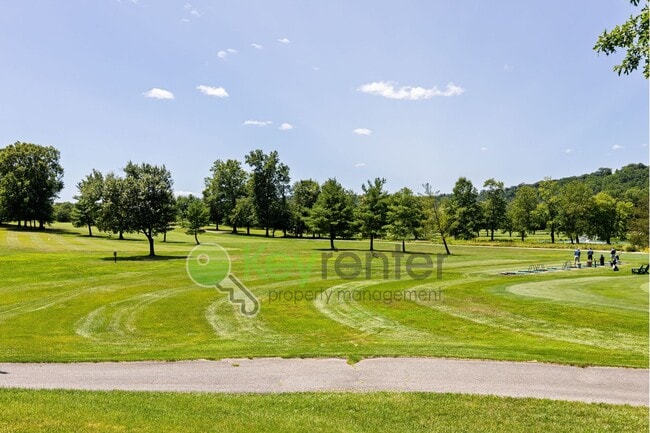 Building Photo - Resort-Style Living in Deer Run – Golf Course Access, Pool, Tennis & Private Patio