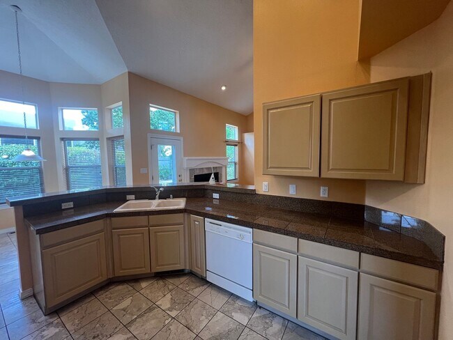 Building Photo - 3 Bedroom Home Available in Tanoan Near Ac...