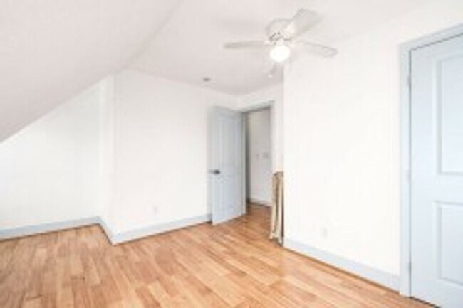 Building Photo - 7 Dexter St