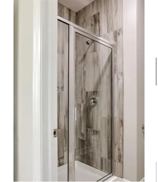 Building Photo - 16070 Hadan Dr