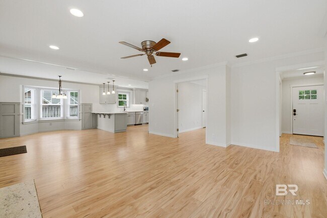 Building Photo - 108 Cherry Cir