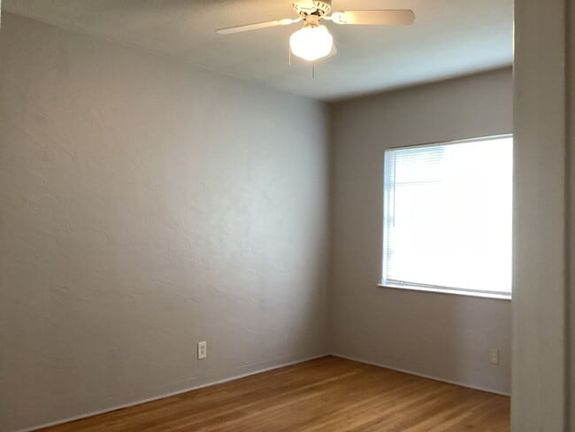 Building Photo - 1534 W Cambridge Ave