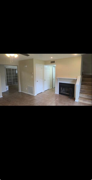 Building Photo - 3900 S Q St